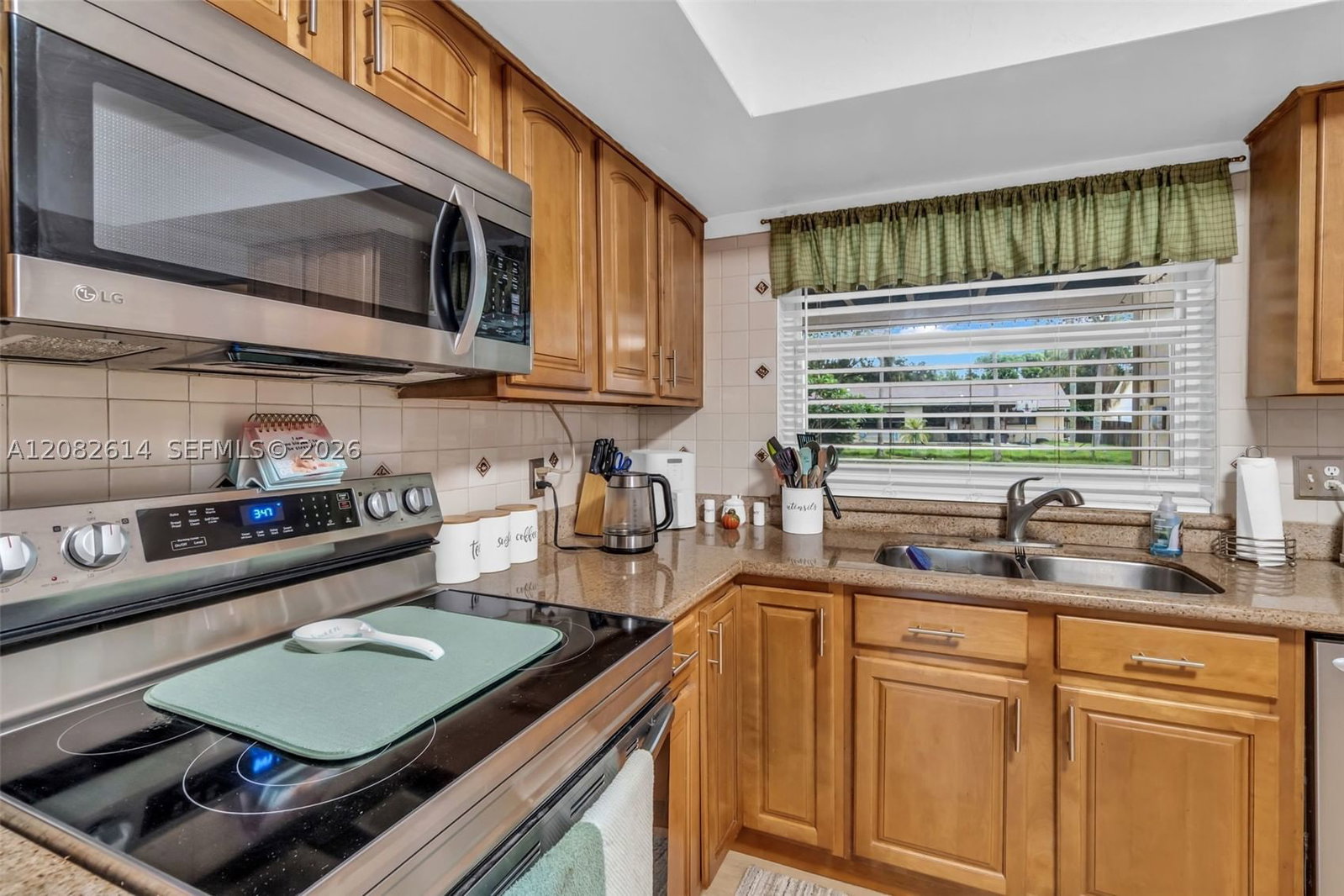 Real estate property located at 11804 54th St, Broward, Flamingo Gardens-tamarind, Cooper City, FL