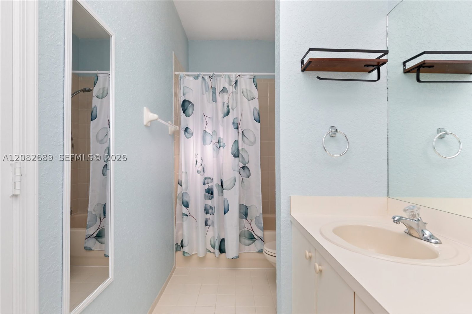 Real estate property located at 5741 Isles Cir, Broward, Woodland Villas 1st Add, Tamarac, FL