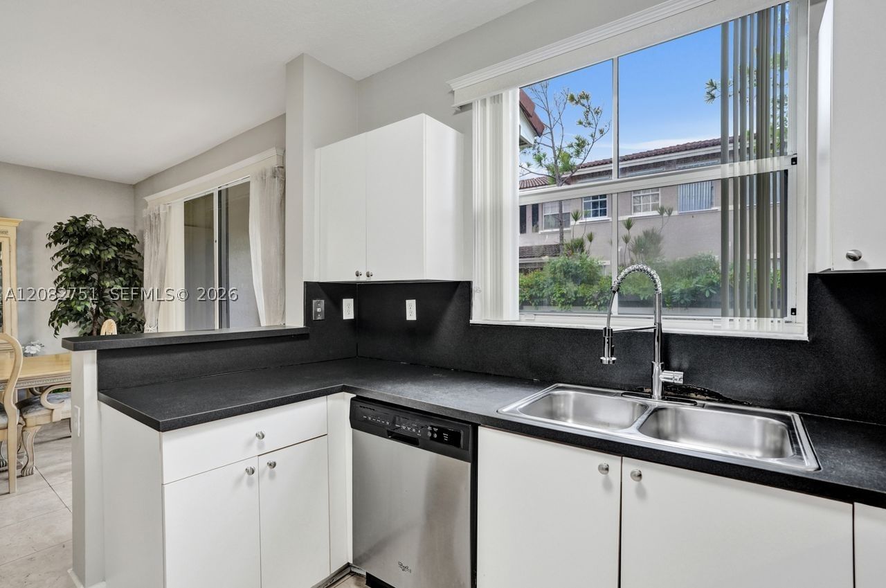 Real estate property located at 220 Riverwalk Cir, Broward, New River Estates Sec 6, Sunrise, FL