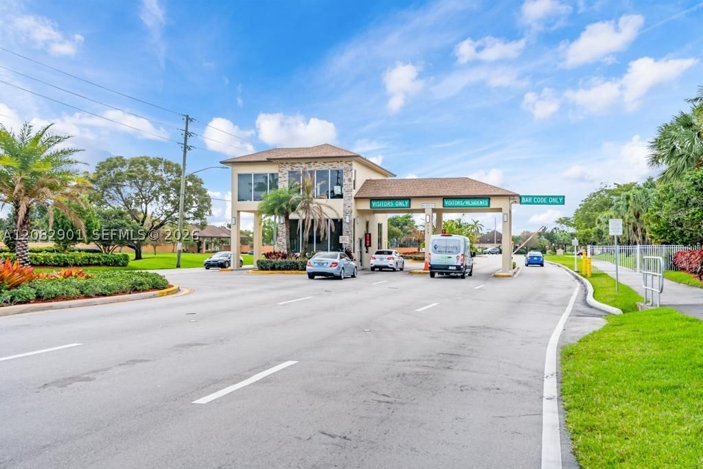 Real estate property located at 550 138th Ave #402K, Broward, Plymouth At Century Villa, Pembroke Pines, FL