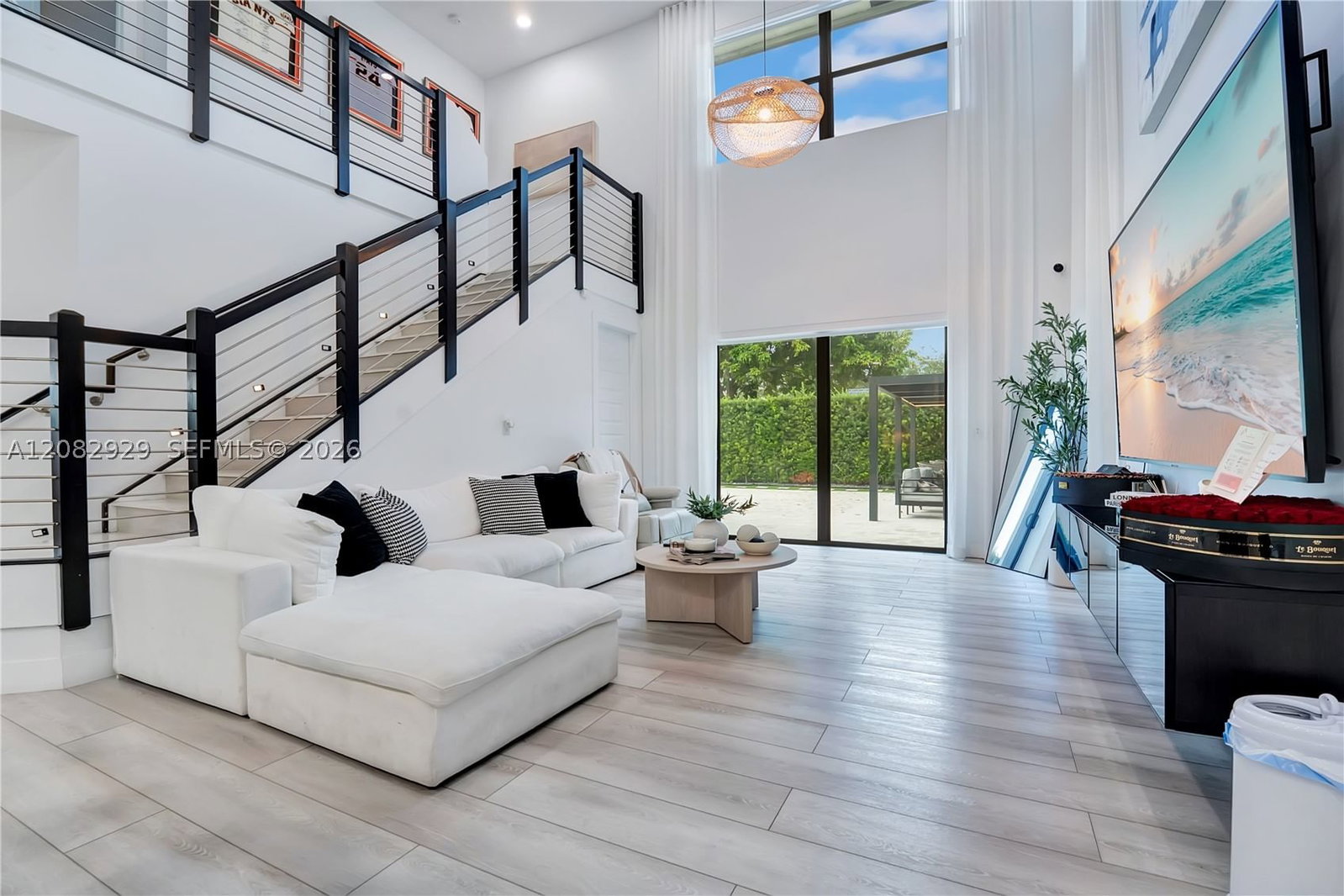Real estate property located at 8981 161st Ter, Miami-dade, Dunnwoody Lake, Miami Lakes, FL