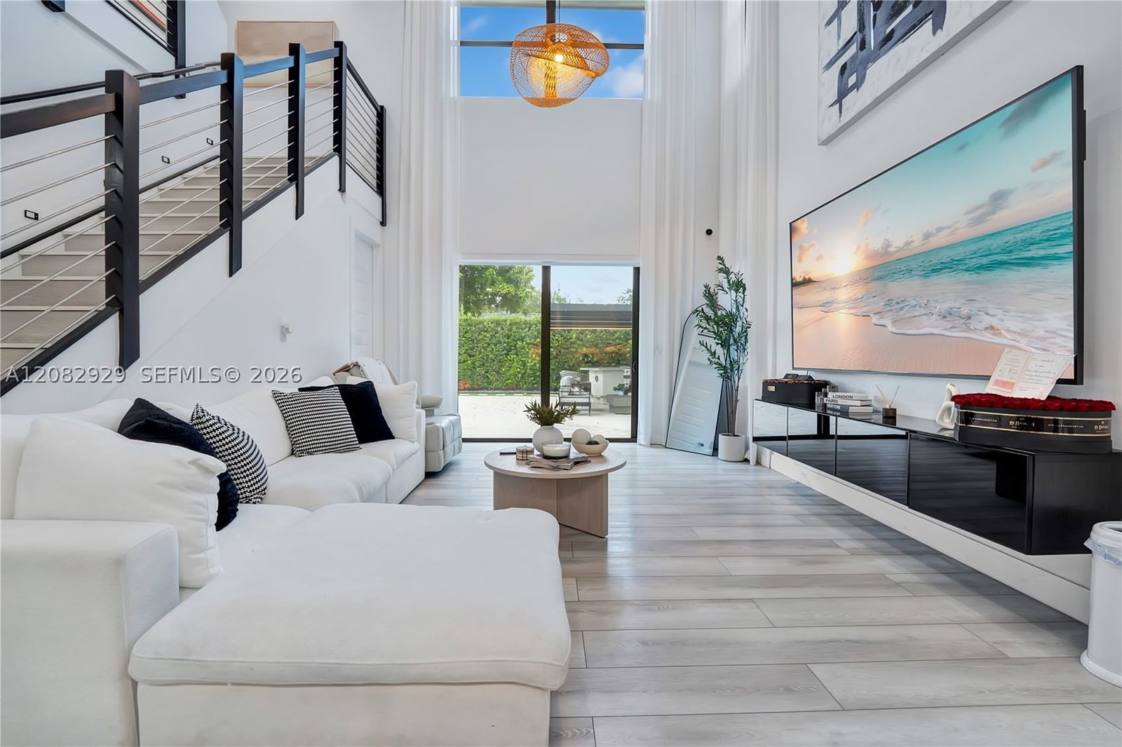 Real estate property located at 8981 161st Ter, Miami-dade, Dunnwoody Lake, Miami Lakes, FL