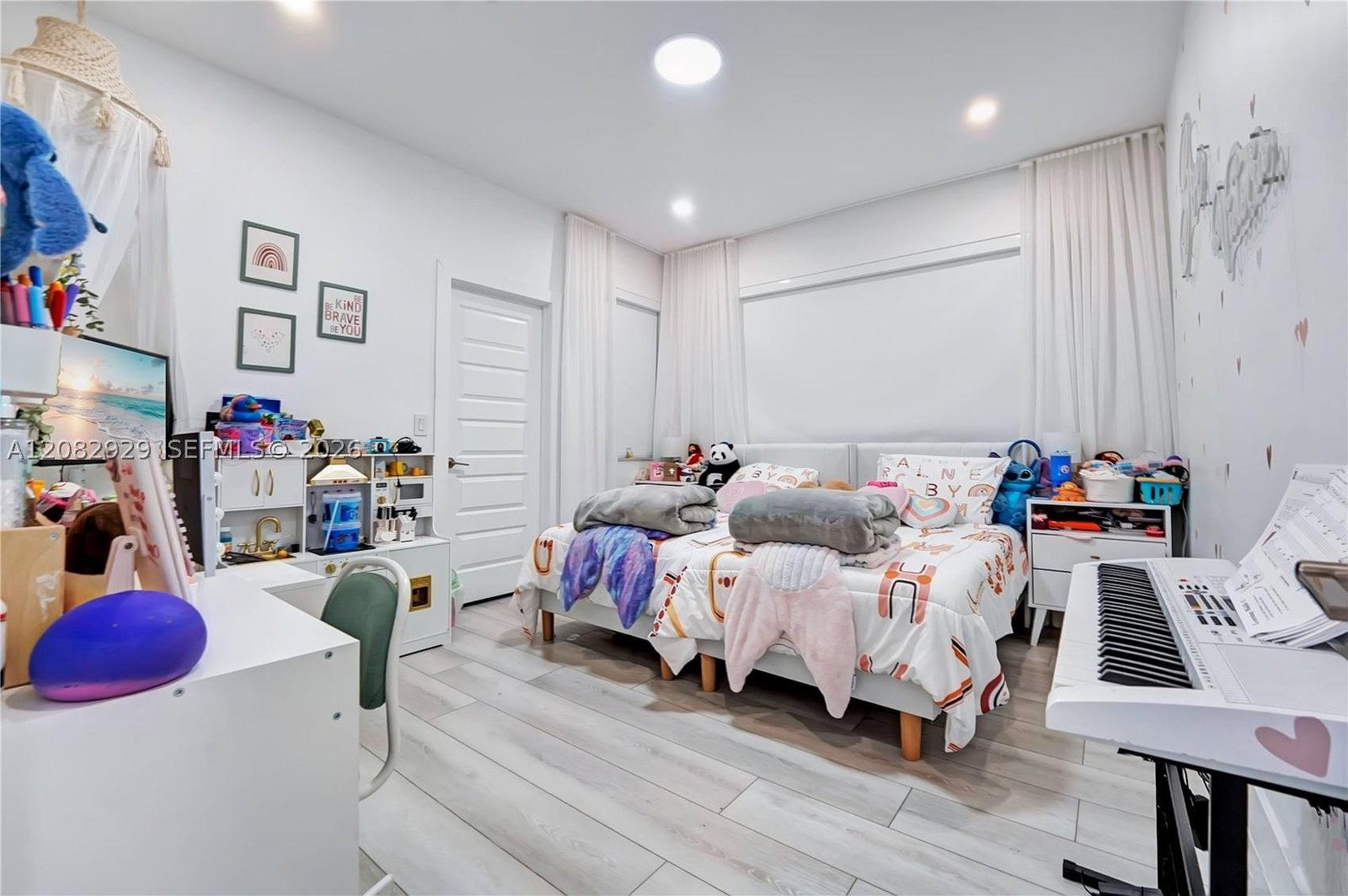 Real estate property located at 8981 161st Ter, Miami-dade, Dunnwoody Lake, Miami Lakes, FL