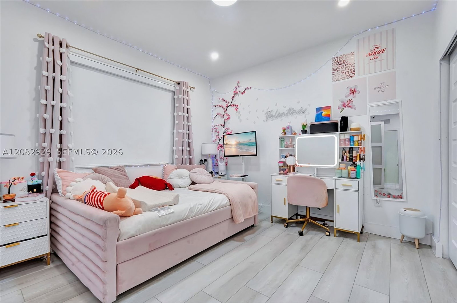 Real estate property located at 8981 161st Ter, Miami-dade, Dunnwoody Lake, Miami Lakes, FL