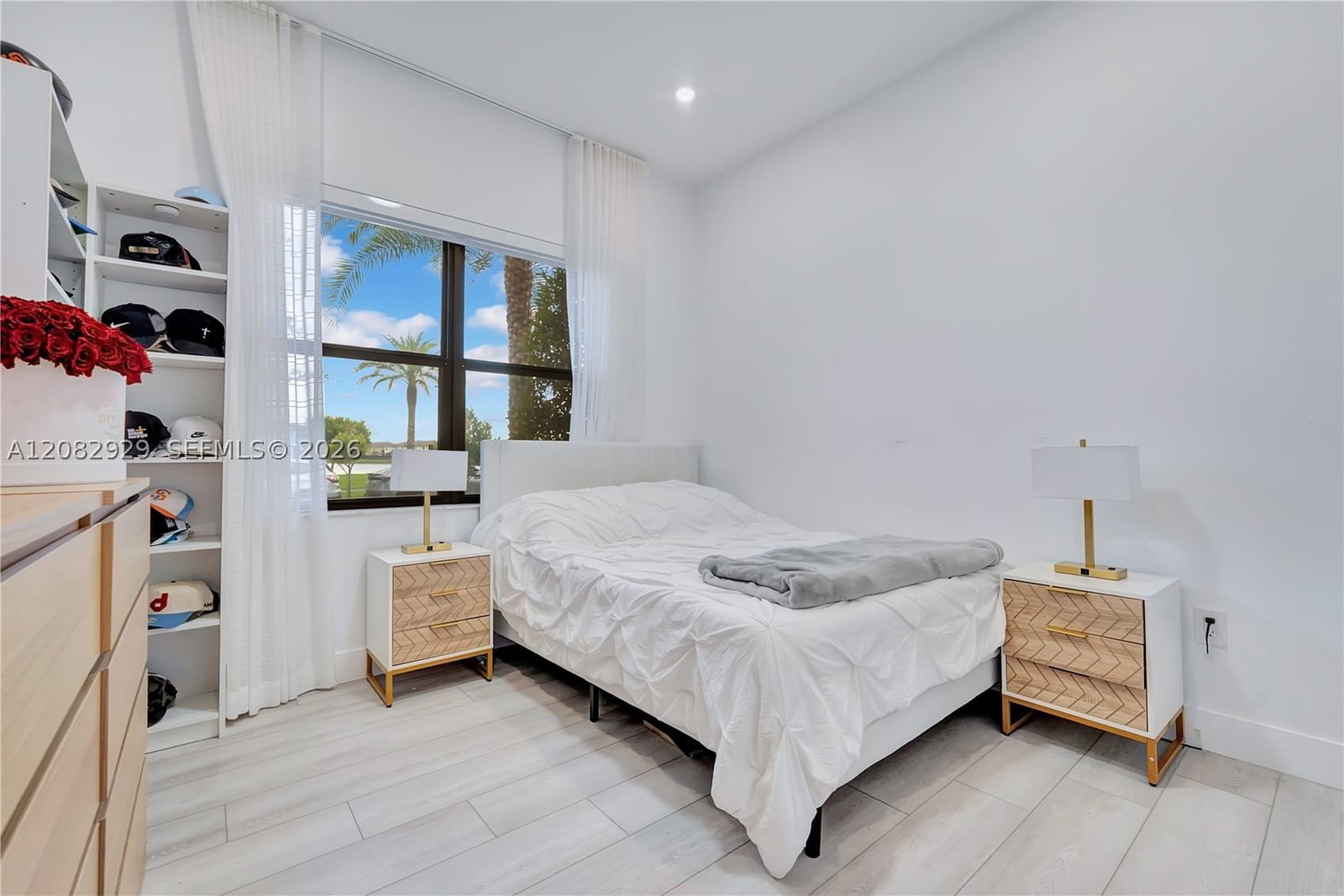 Real estate property located at 8981 161st Ter, Miami-dade, Dunnwoody Lake, Miami Lakes, FL