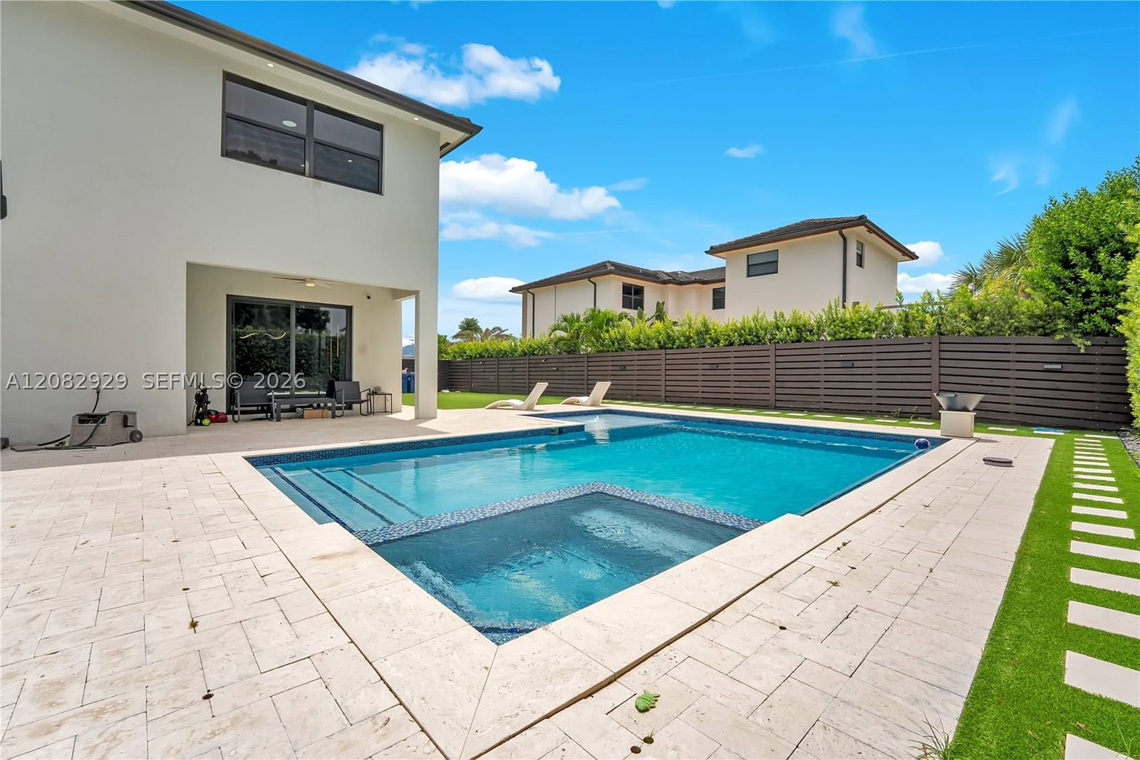Real estate property located at 8981 161st Ter, Miami-dade, Dunnwoody Lake, Miami Lakes, FL