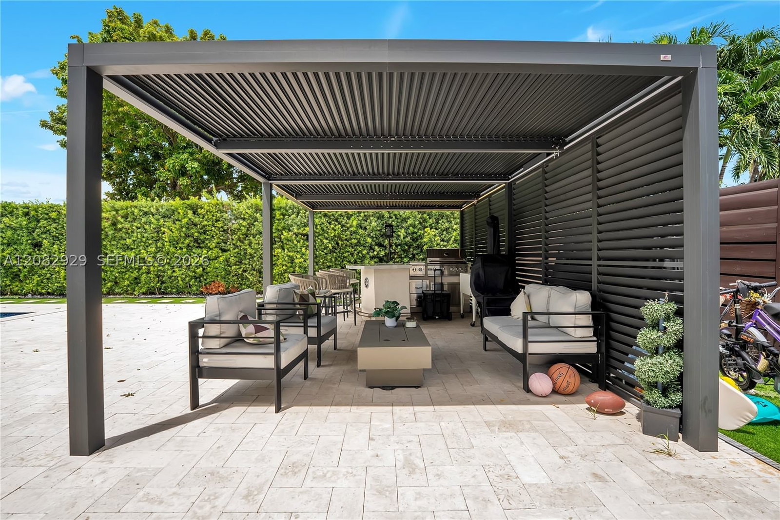 Real estate property located at 8981 161st Ter, Miami-dade, Dunnwoody Lake, Miami Lakes, FL