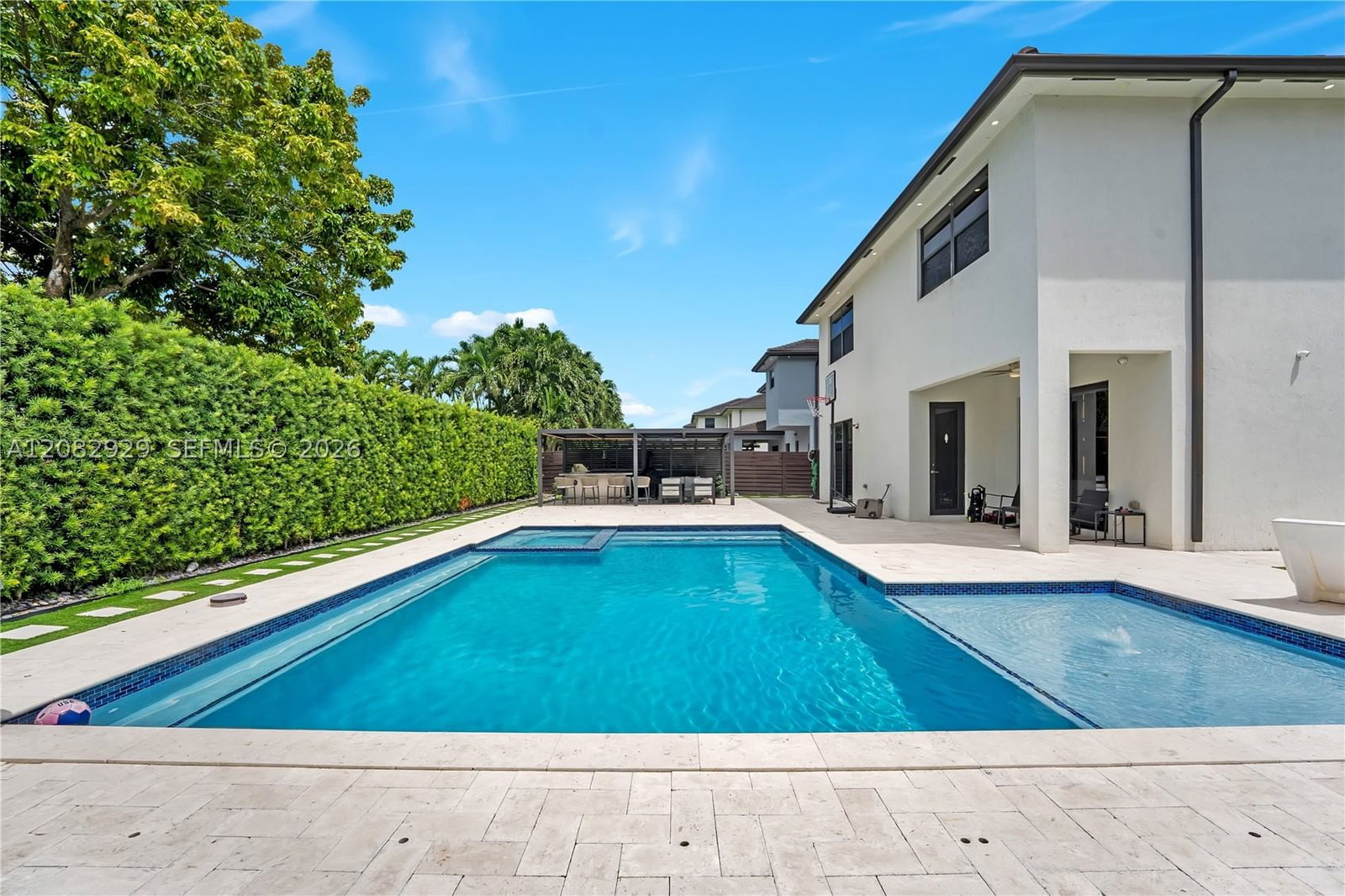 Real estate property located at 8981 161st Ter, Miami-dade, Dunnwoody Lake, Miami Lakes, FL