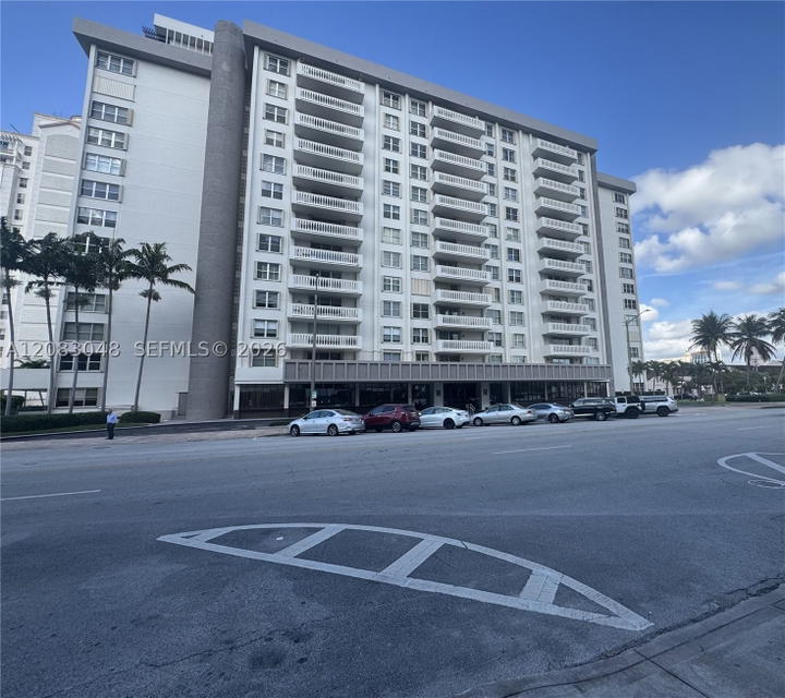 Real estate property located at 625 Biltmore Way #1103, Miami-dade, Gables Plaza Condo, Coral Gables, FL
