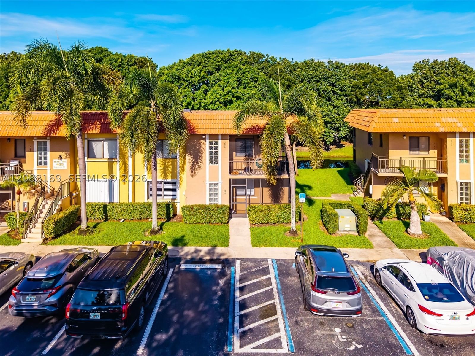 Real estate property located at 435 Lakeview Dr #106, Broward, Racquet Club Apartments A, Weston, FL