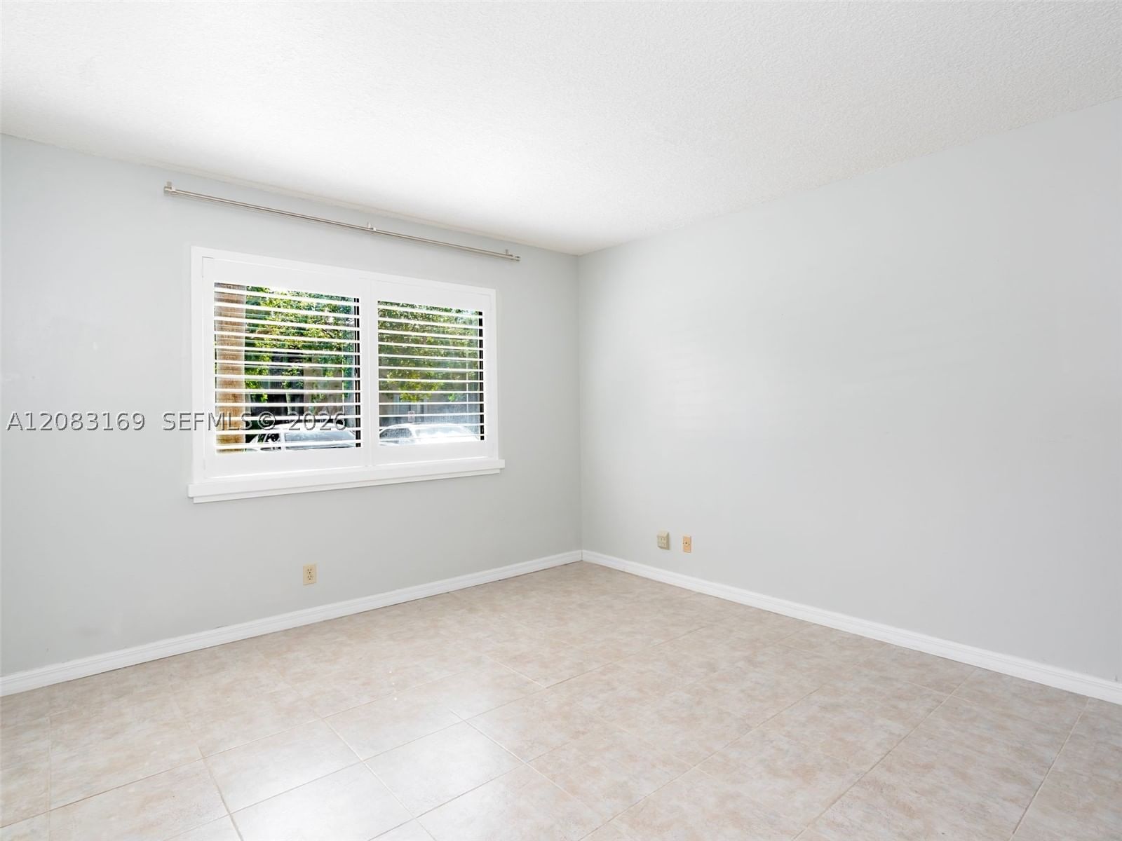 Real estate property located at 435 Lakeview Dr #106, Broward, Racquet Club Apartments A, Weston, FL