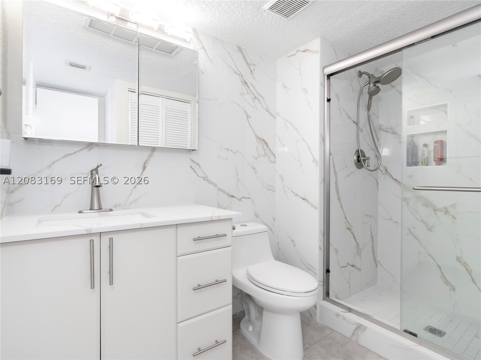 Real estate property located at 435 Lakeview Dr #106, Broward, Racquet Club Apartments A, Weston, FL