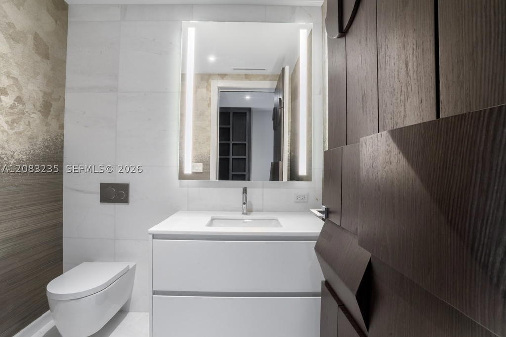 Real estate property located at 300 BISCAYNE BOULEVARD WAY #3302E, Miami-dade, Aston Martin Condo, Miami, FL
