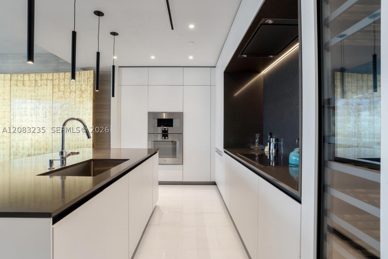 Real estate property located at 300 BISCAYNE BOULEVARD WAY #3302E, Miami-dade, Aston Martin Condo, Miami, FL