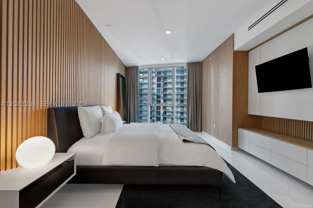 Real estate property located at 300 BISCAYNE BOULEVARD WAY #3302E, Miami-dade, Aston Martin Condo, Miami, FL
