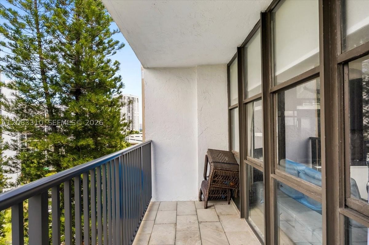 Real estate property located at 800 Parkview Dr #709, Broward, Oceanview Park Condo, Hallandale Beach, FL