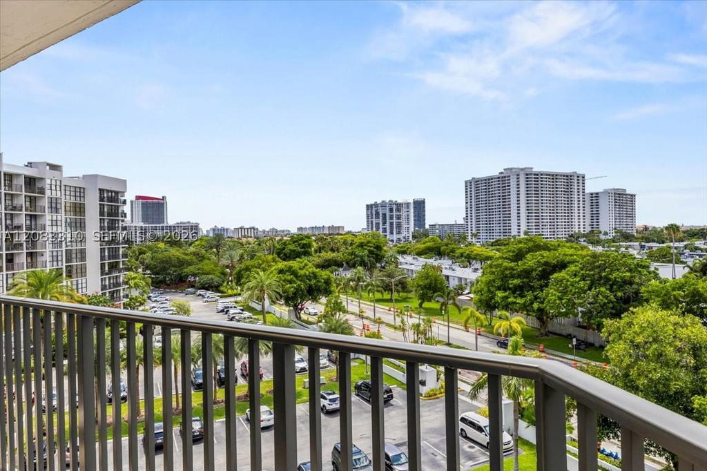 Real estate property located at 800 Parkview Dr #709, Broward, Oceanview Park Condo, Hallandale Beach, FL
