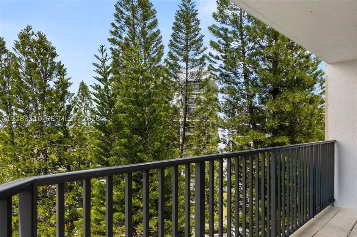 Real estate property located at 800 Parkview Dr #709, Broward, Oceanview Park Condo, Hallandale Beach, FL