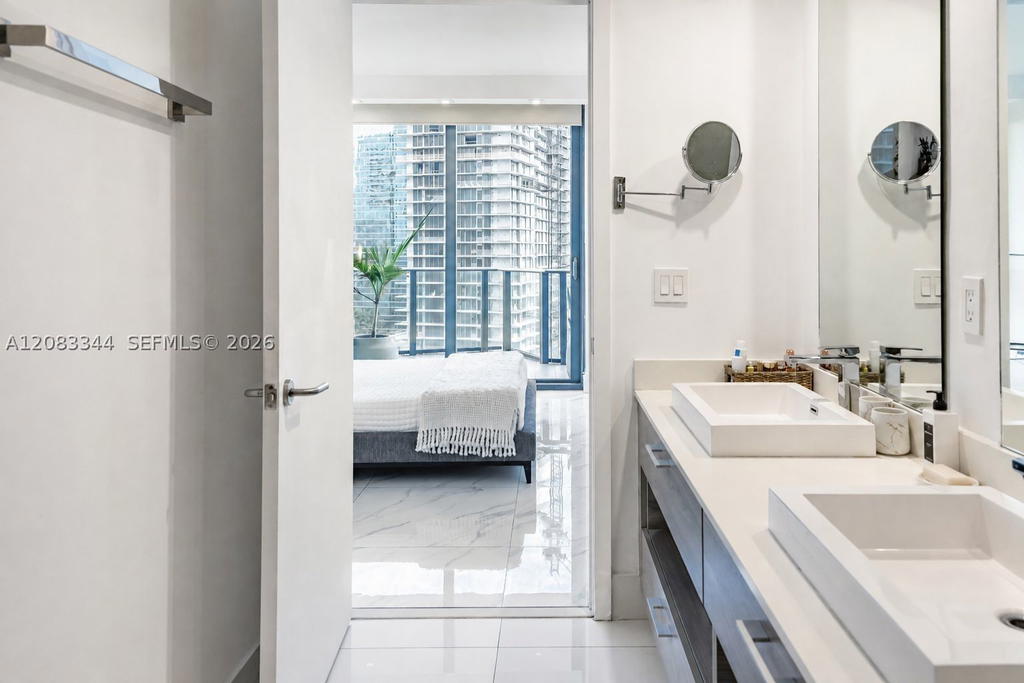 Real estate property located at 1300 Miami Ave #2006, Miami-dade, 1300 S Miami Avenue Condo, Miami, FL