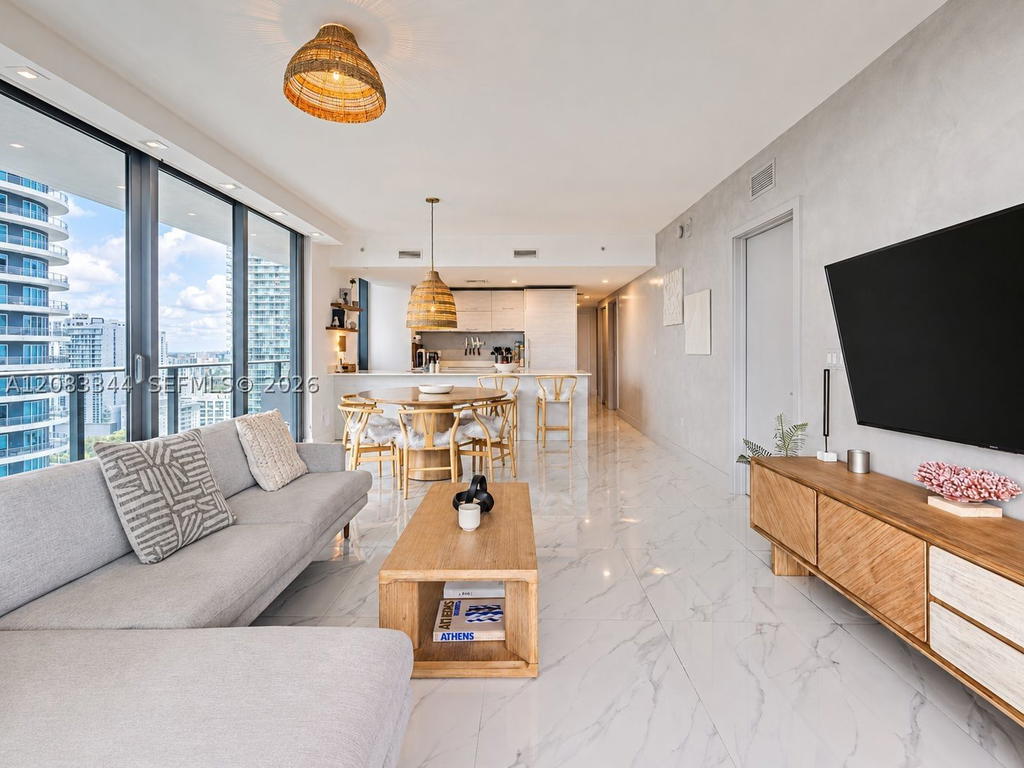 Real estate property located at 1300 Miami Ave #2006, Miami-dade, 1300 S Miami Avenue Condo, Miami, FL