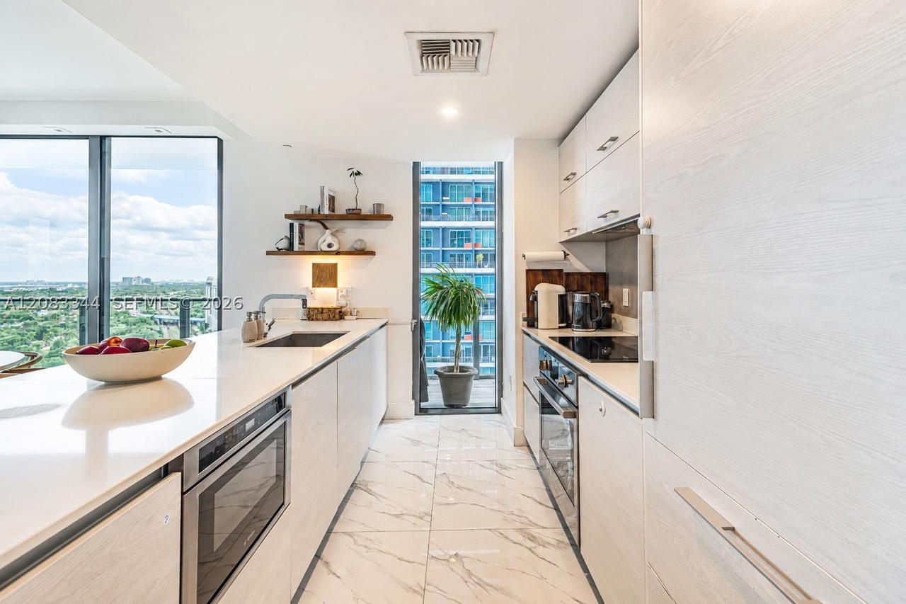 Real estate property located at 1300 Miami Ave #2006, Miami-dade, 1300 S Miami Avenue Condo, Miami, FL
