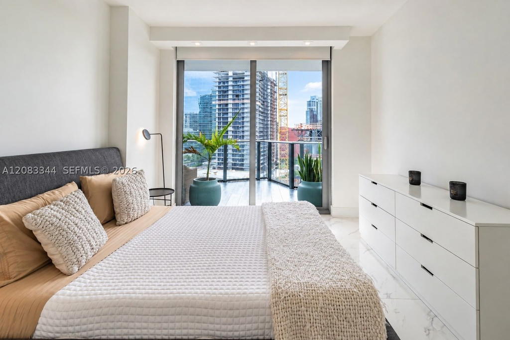 Real estate property located at 1300 Miami Ave #2006, Miami-dade, 1300 S Miami Avenue Condo, Miami, FL