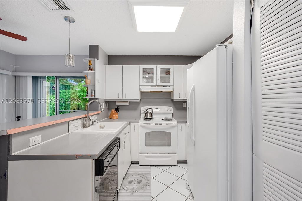 Real estate property located at 9834 222nd St, Miami-dade, Lakes By The Bay Sec 5, Cutler Bay, FL