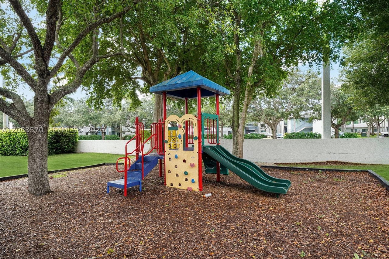 Real estate property located at 9834 222nd St, Miami-dade, Lakes By The Bay Sec 5, Cutler Bay, FL