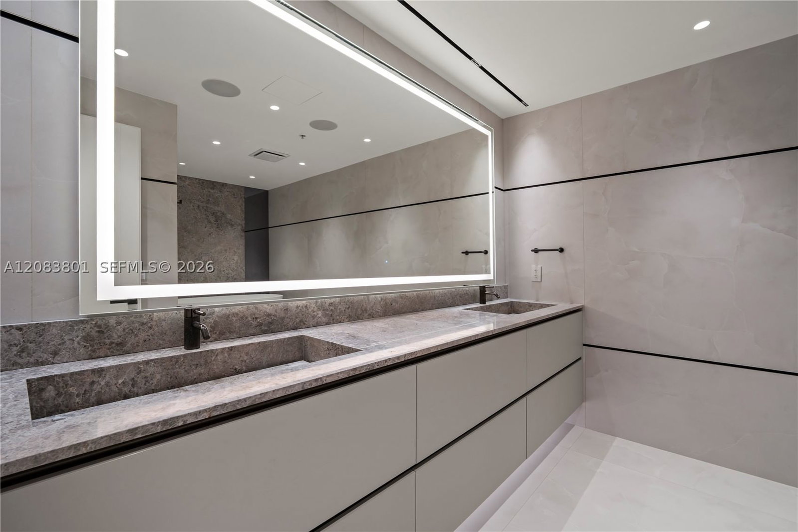 Real estate property located at 3501 Ocean Dr V5, Broward, Villas Of Positano Condo, Hollywood, FL