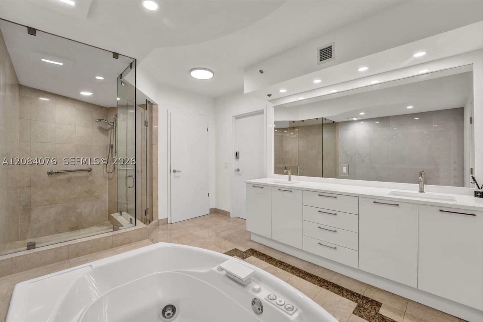 Real estate property located at 18911 Collins Ave #606, Miami-dade, Ocean Three Condo, Sunny Isles Beach, FL