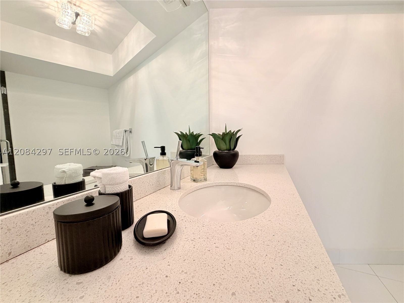 Real estate property located at 1000 Island Blvd #1911, Miami-dade, 1000 Isl Blvd Williams Is, Aventura, FL