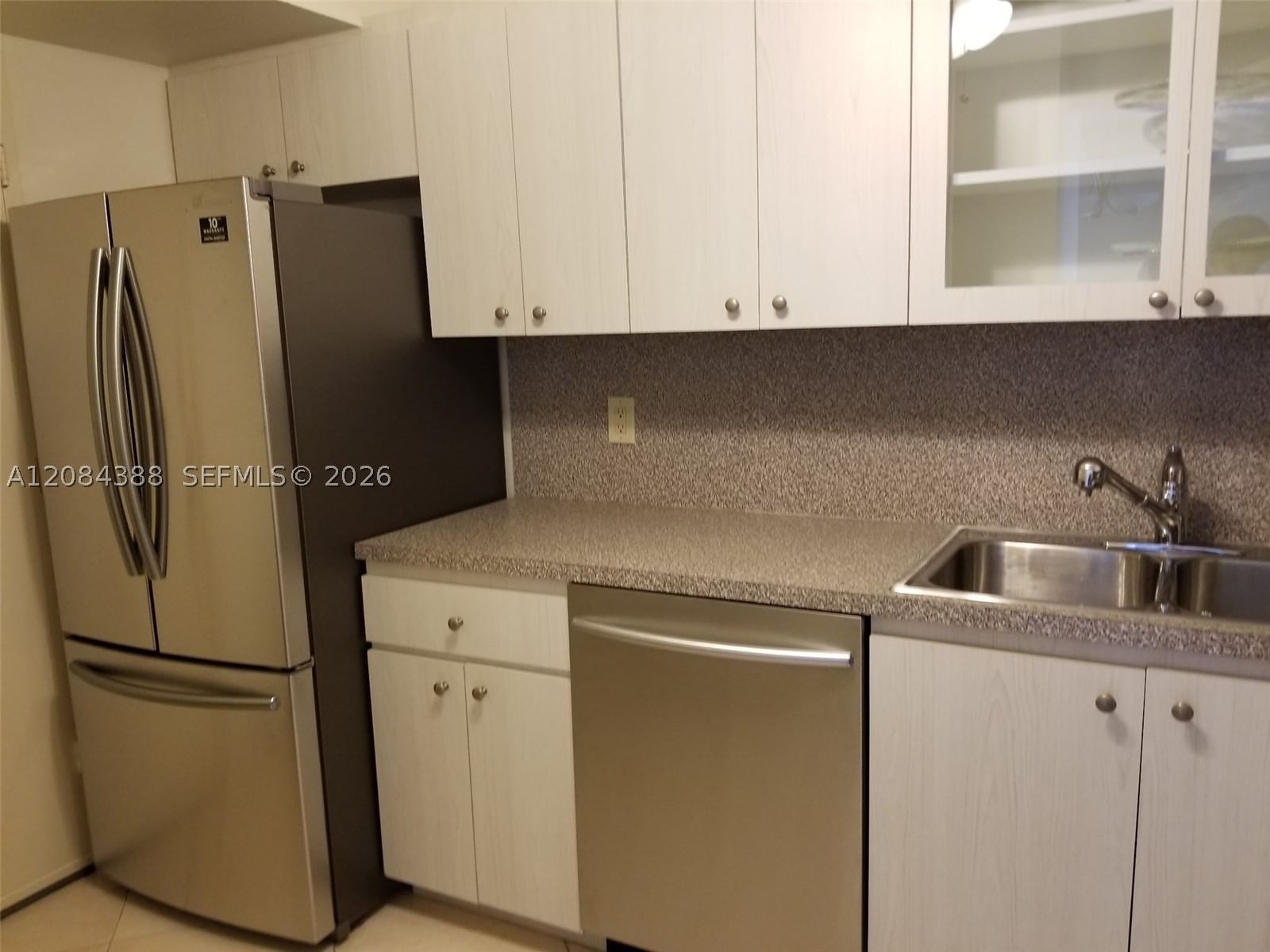 Real estate property located at 4400 Hillcrest Dr #300-B, Broward, Hillcrest No 21 Condo, Hollywood, FL