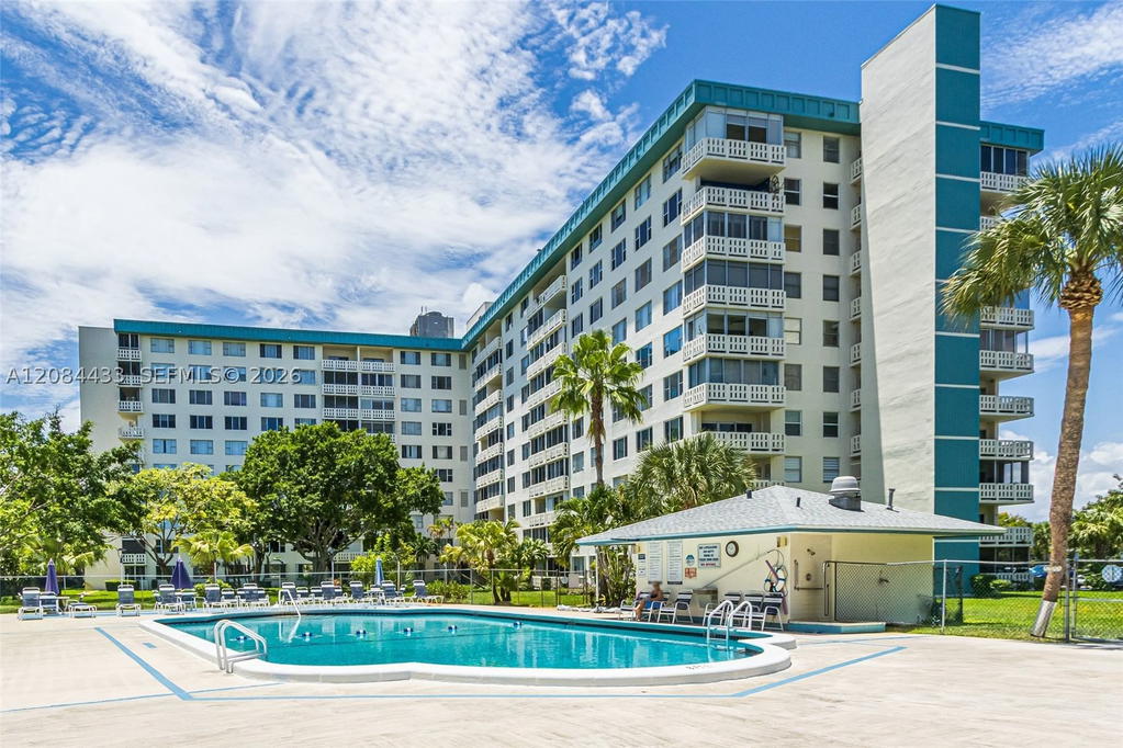 Real estate property located at 4330 Hillcrest Dr #520, Broward, Hillcrest East No 23 Cond, Hollywood, FL