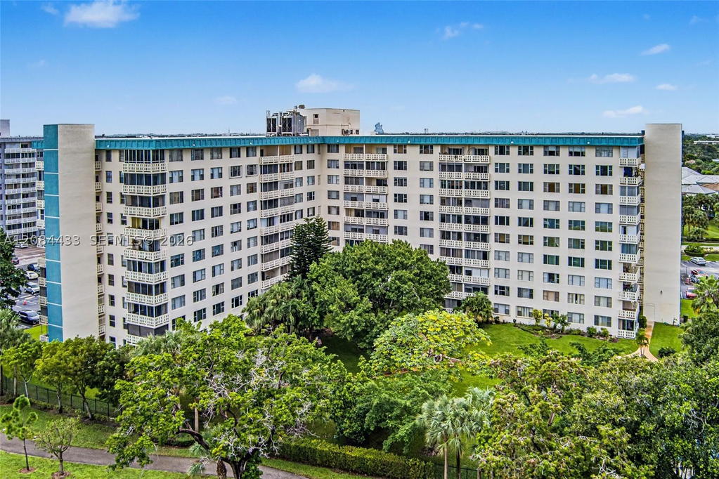 Real estate property located at 4330 Hillcrest Dr #520, Broward, Hillcrest East No 23 Cond, Hollywood, FL