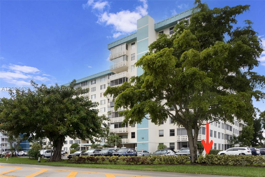 Real estate property located at 4330 Hillcrest Dr #520, Broward, Hillcrest East No 23 Cond, Hollywood, FL