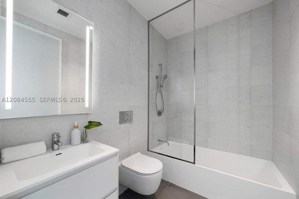 Real estate property located at 2000 Ocean Dr #22A, Broward, 2000 Ocean Condo, Hallandale Beach, FL