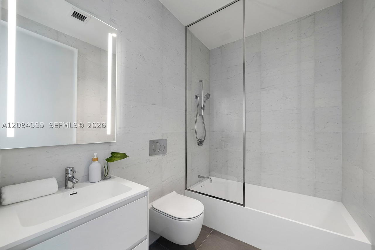 Real estate property located at 2000 Ocean Dr #22A, Broward, 2000 Ocean Condo, Hallandale Beach, FL