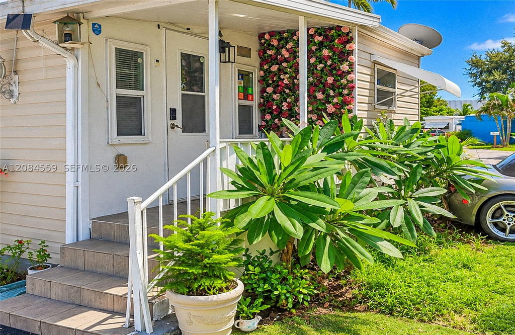 Real estate property located at 4832 47 Ln, Broward, Driftwood Acres, Davie, FL