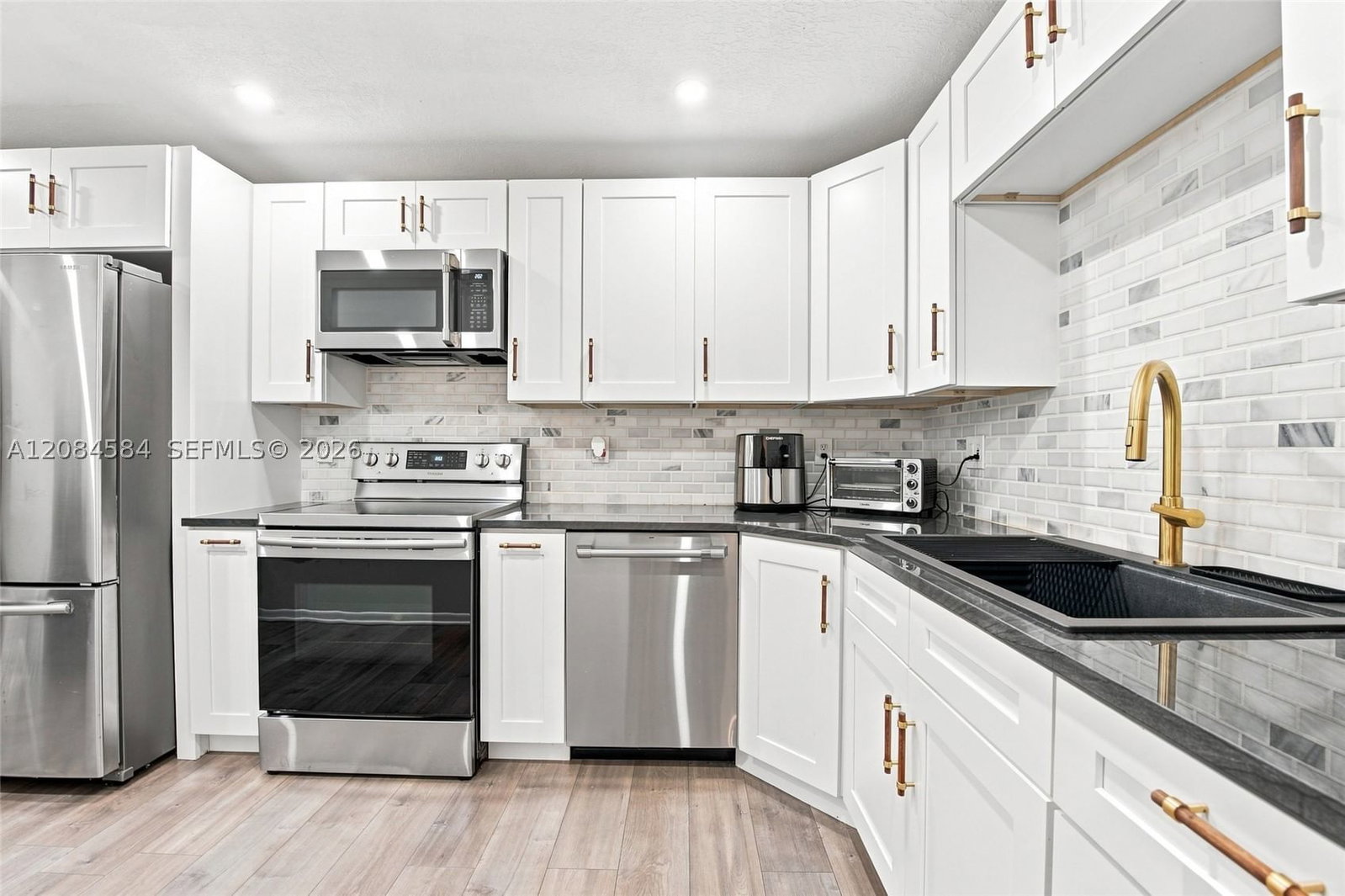 Real estate property located at 10720 11th St, Broward, Pembroke Pointe Section T, Pembroke Pines, FL