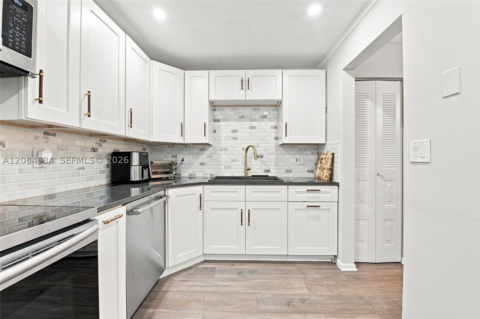 Real estate property located at 10720 11th St, Broward, Pembroke Pointe Section T, Pembroke Pines, FL
