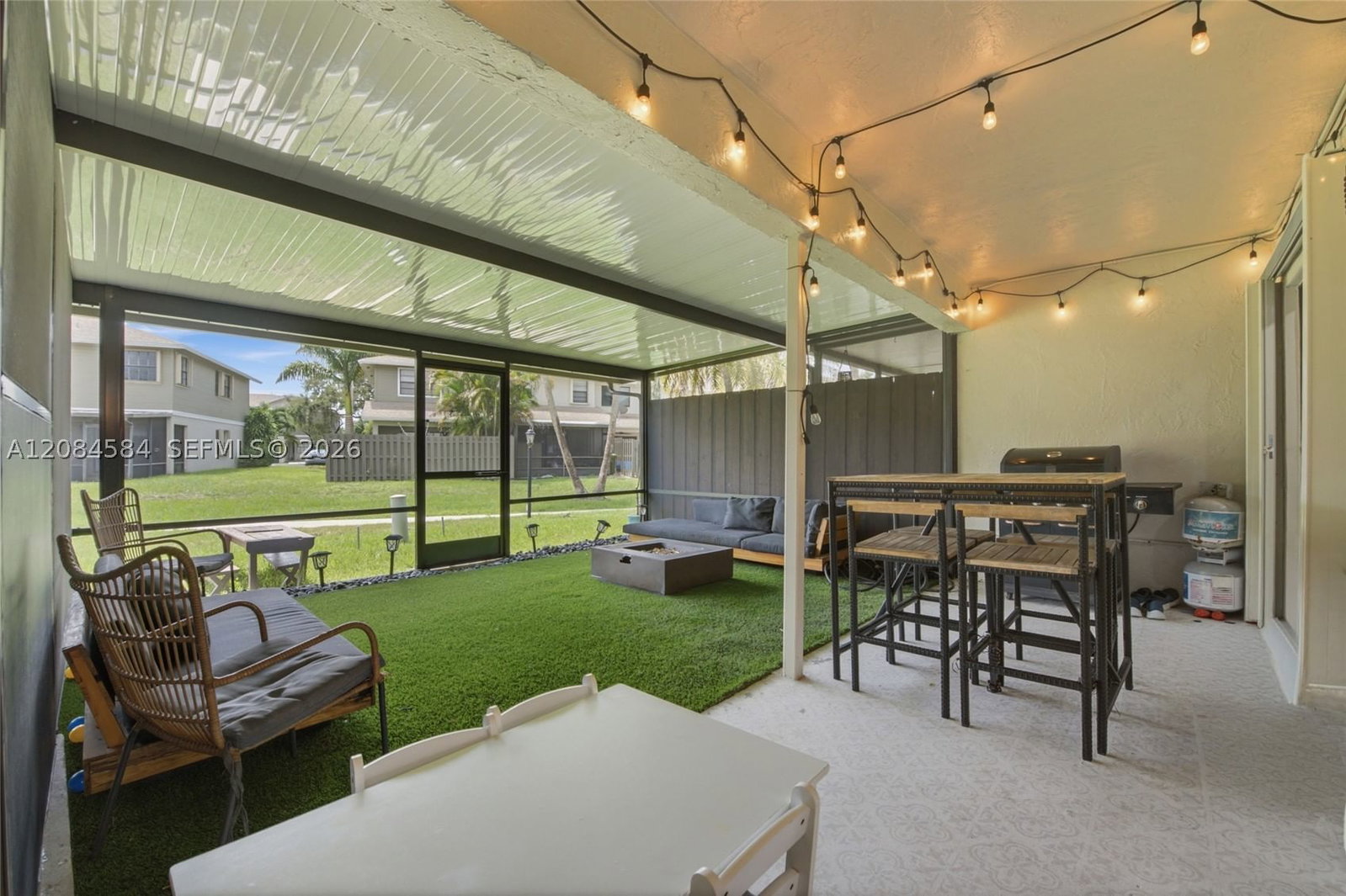 Real estate property located at 10720 11th St, Broward, Pembroke Pointe Section T, Pembroke Pines, FL