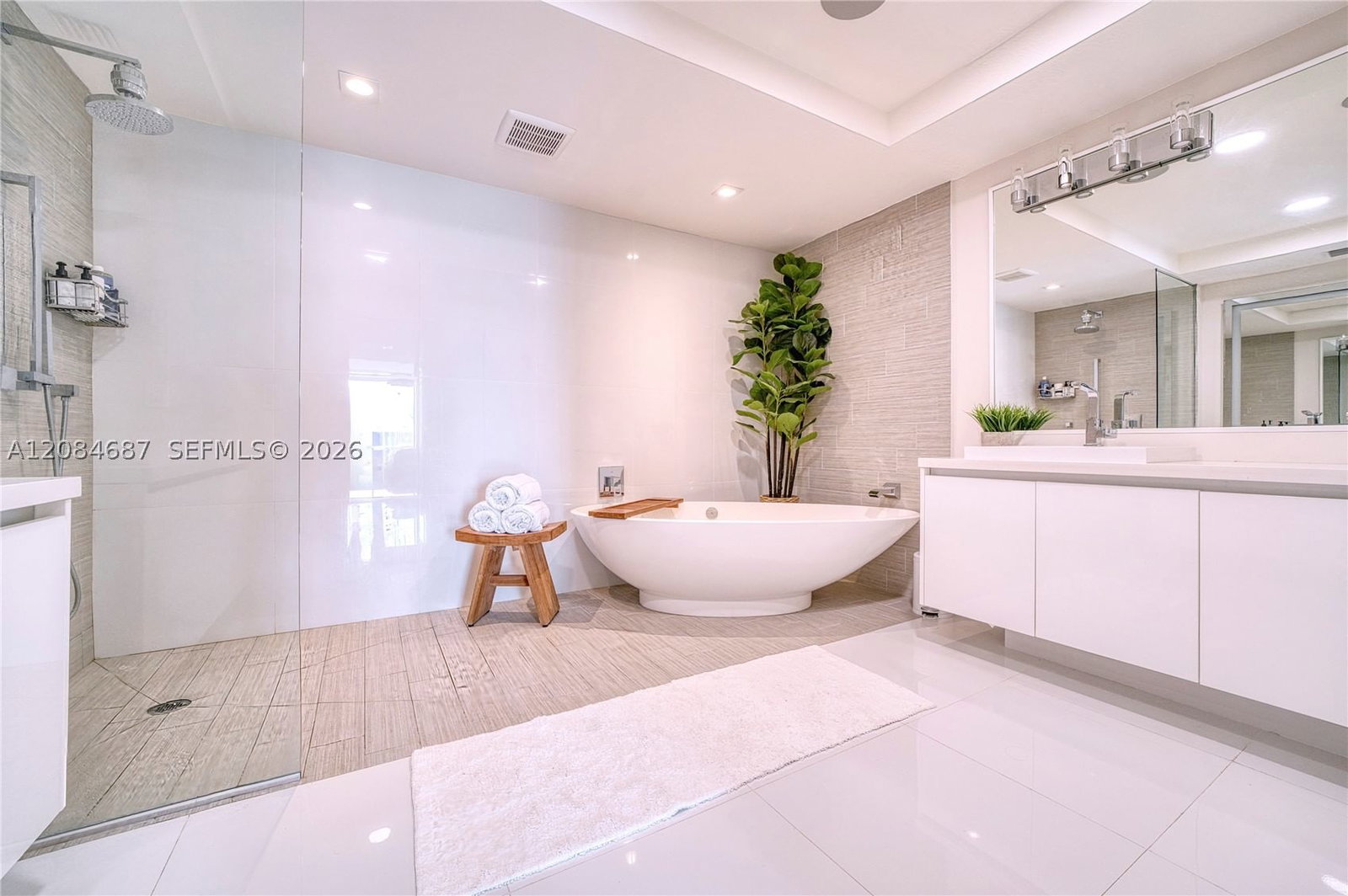 Real estate property located at 300 Sunny Isles Blvd #4-1701, Miami-dade, Parque Towers Condo, Sunny Isles Beach, FL