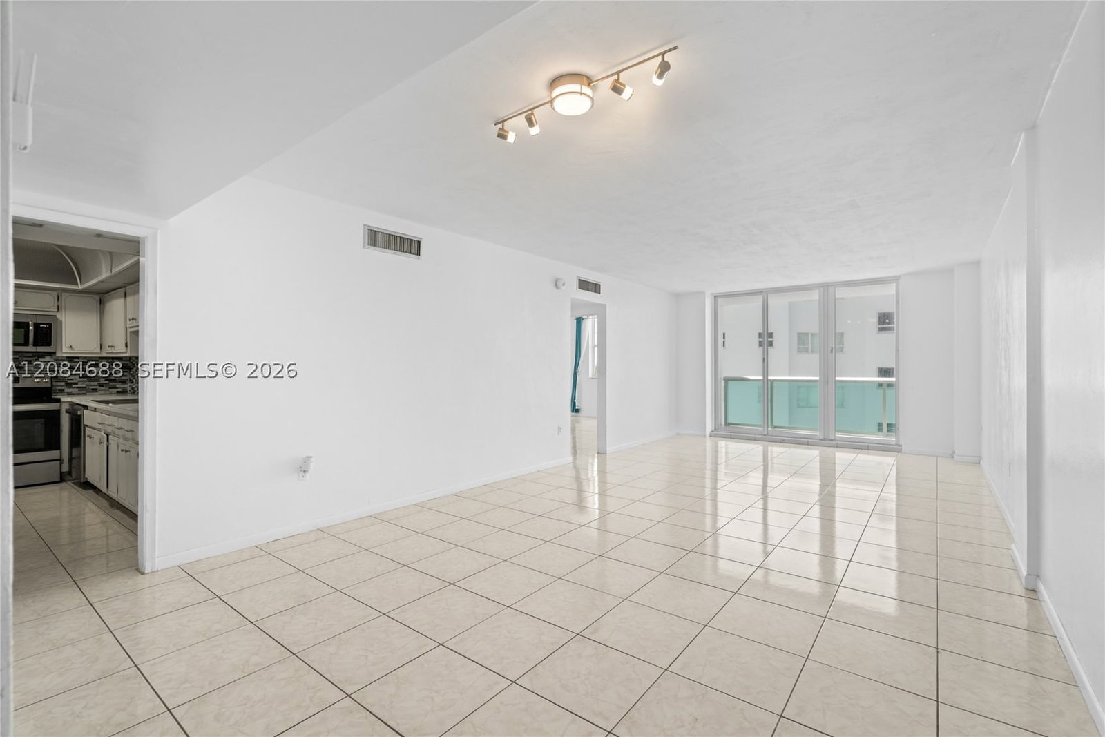 Real estate property located at 5001 Collins Ave #5E, Miami-dade, 0he Carriage Club South C, Miami Beach, FL