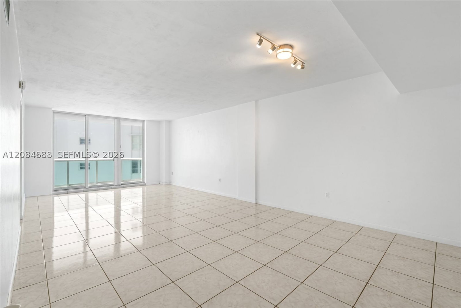 Real estate property located at 5001 Collins Ave #5E, Miami-dade, 0he Carriage Club South C, Miami Beach, FL