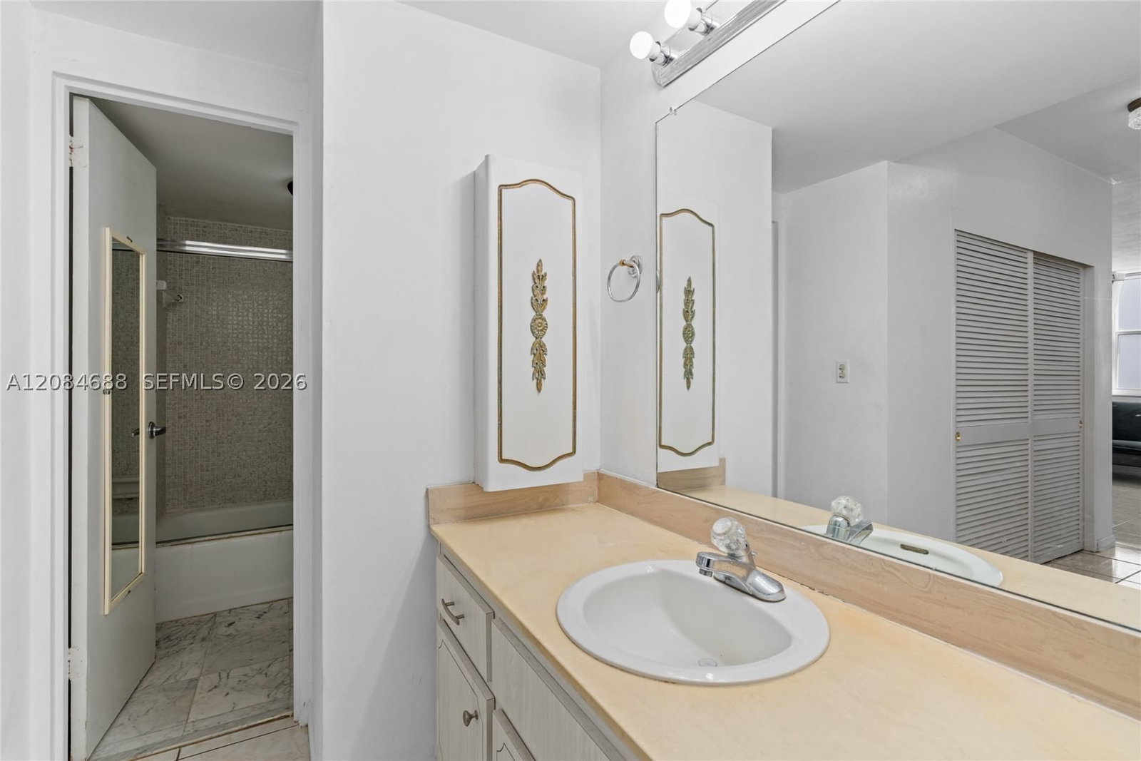 Real estate property located at 5001 Collins Ave #5E, Miami-dade, 0he Carriage Club South C, Miami Beach, FL