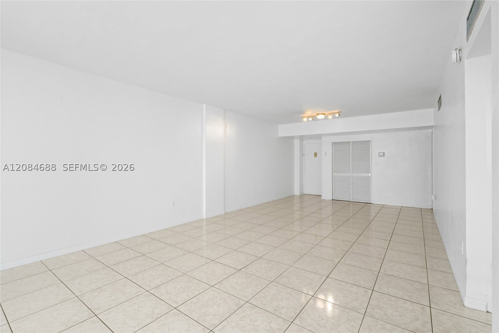 Real estate property located at 5001 Collins Ave #5E, Miami-dade, 0he Carriage Club South C, Miami Beach, FL
