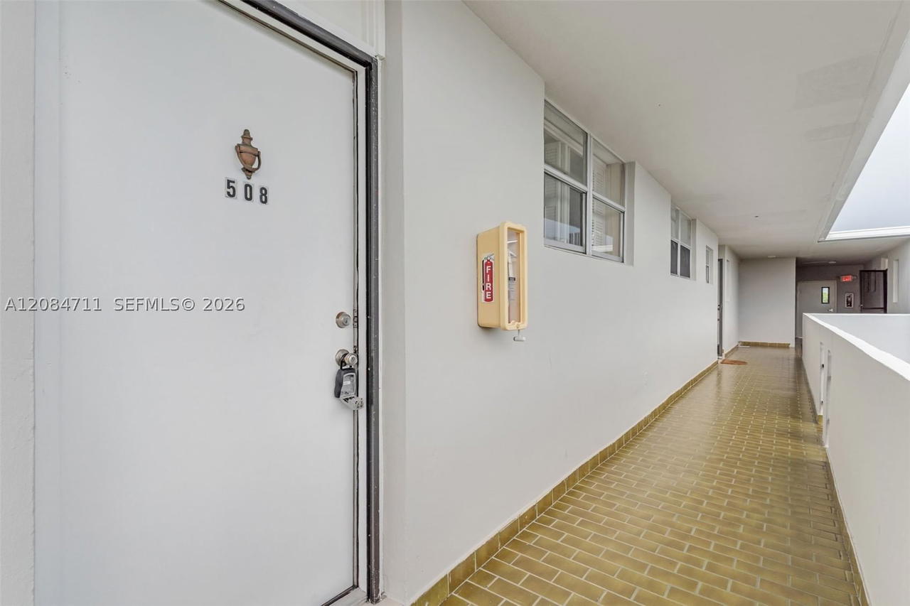Real estate property located at 1700 191st St #508, Miami-dade, Jade Winds Grp Easter Lil, Miami, FL