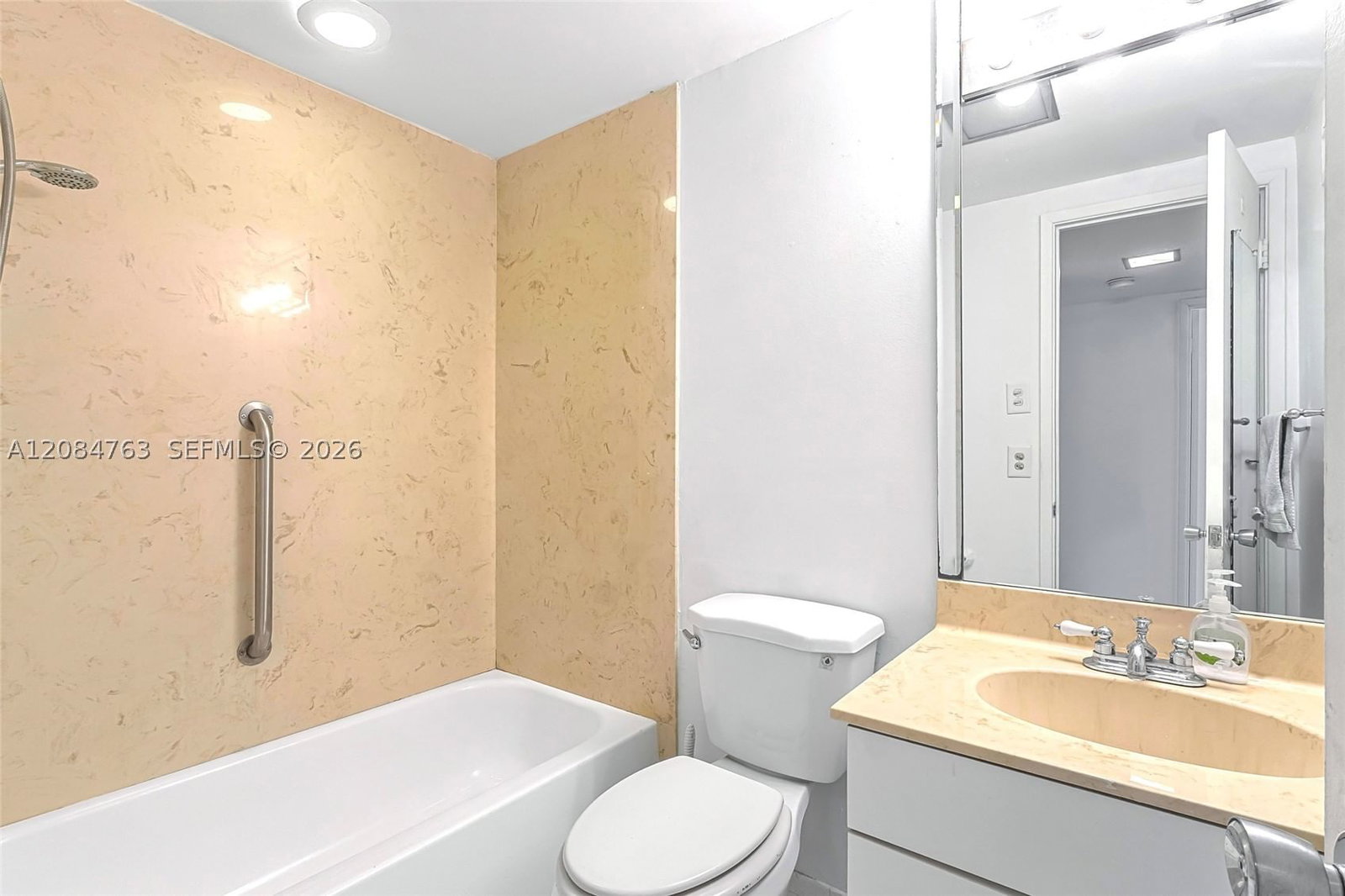 Real estate property located at 600 Pine Dr #104, Broward, Garden Isles Apartments 1, Pompano Beach, FL
