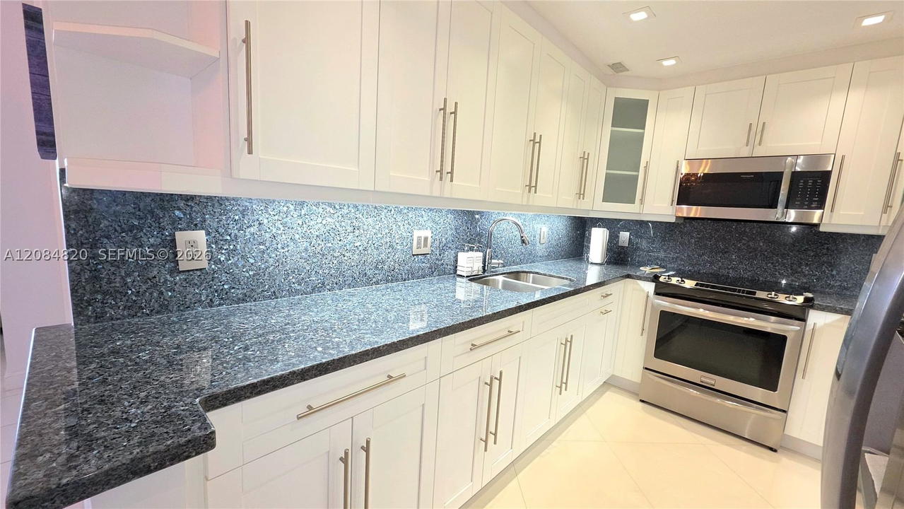 Real estate property located at 1985 Ocean Dr #10N, Broward, Hemispheres Condo, Hallandale Beach, FL