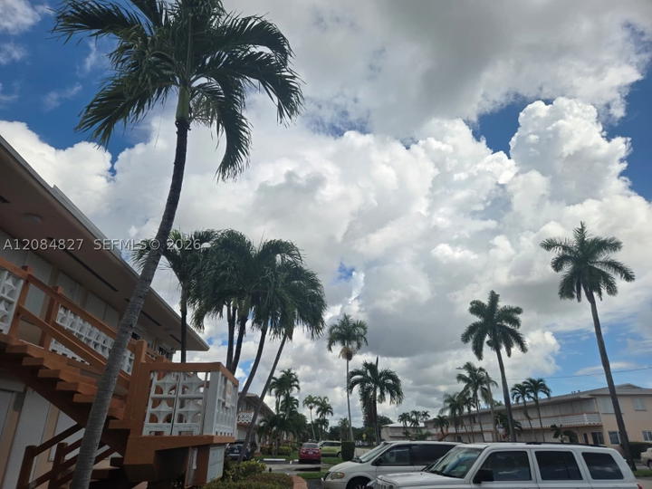 Real estate property located at 900 11th Ave #7C, Broward, Rolen Lake Gardens Co-op, Hallandale Beach, FL